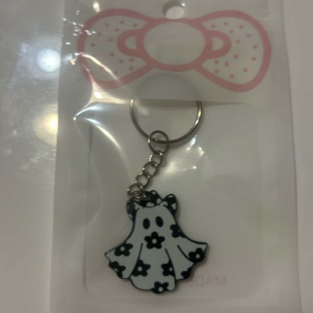 Beautiful ghost keychain!